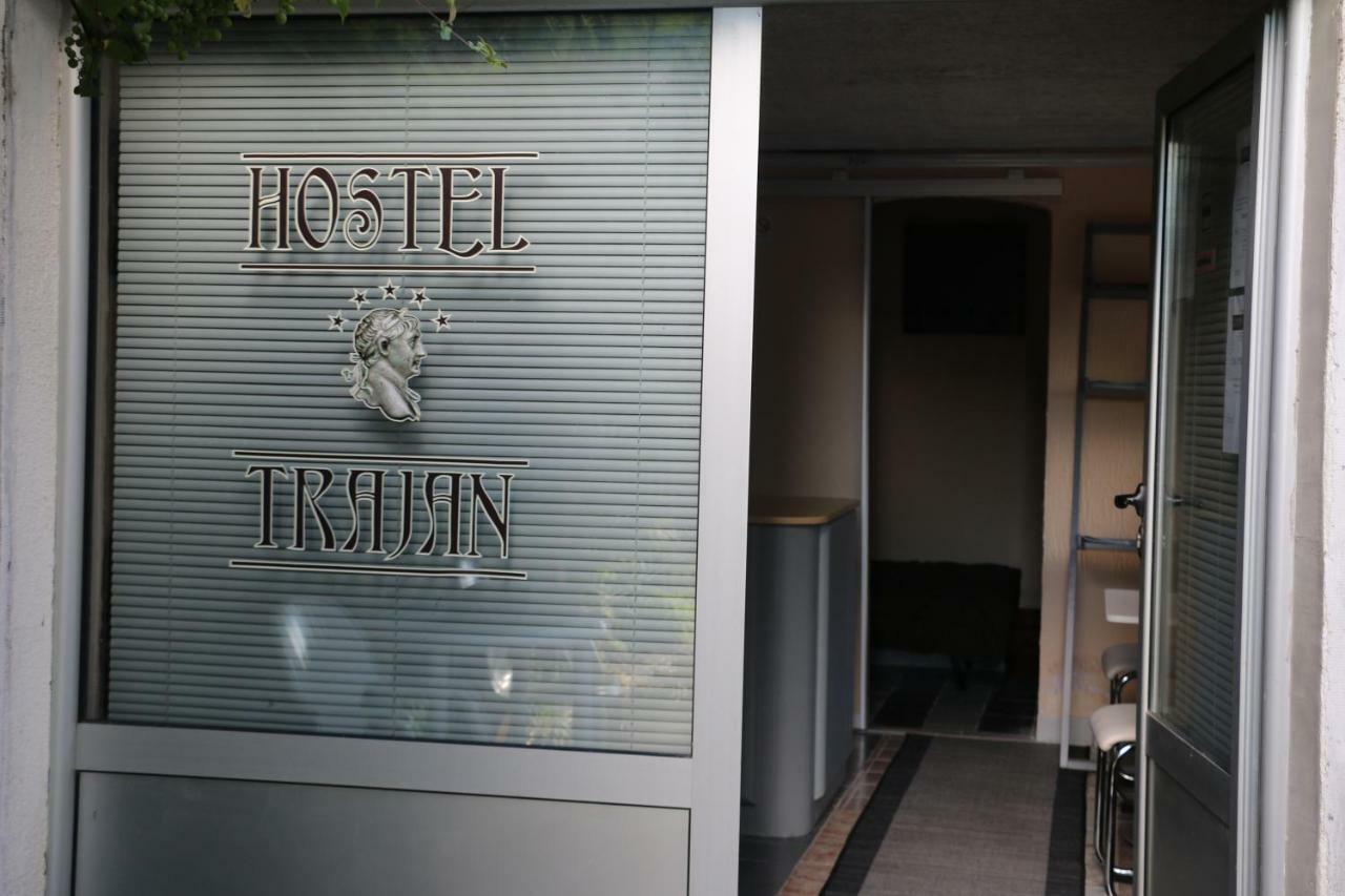 Hostel Trajan Donji Milanovac Bagian luar foto